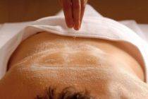 Trị mụn ở lưng bằng cách nào? 